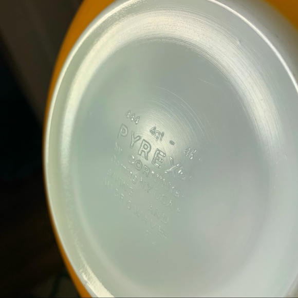 Vintage Pyrex Butterfly Gold Cinderella Bowl - Picture 7 of 7